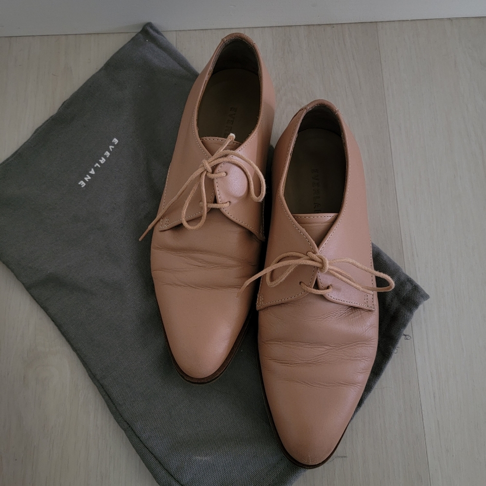 Everlane Oxford nude minimal Scandinavian